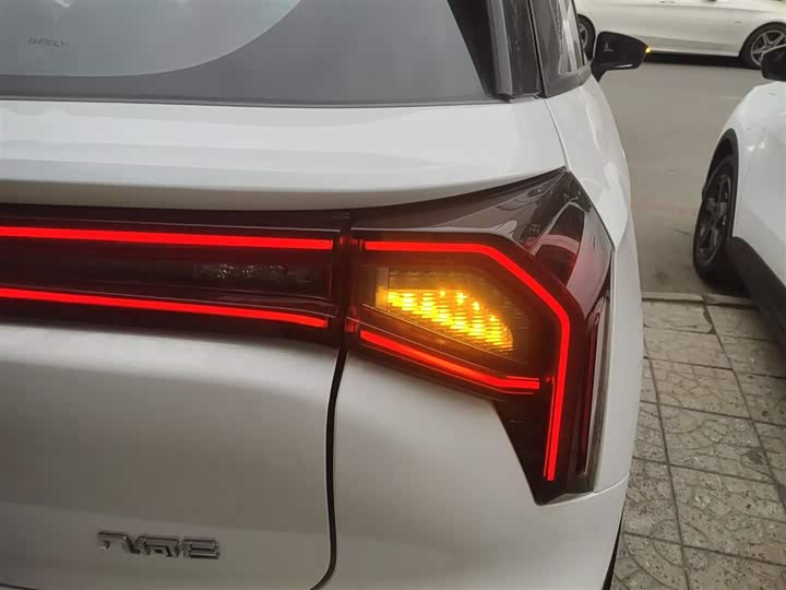 Фото 8 - Geely Geometry E Firefly