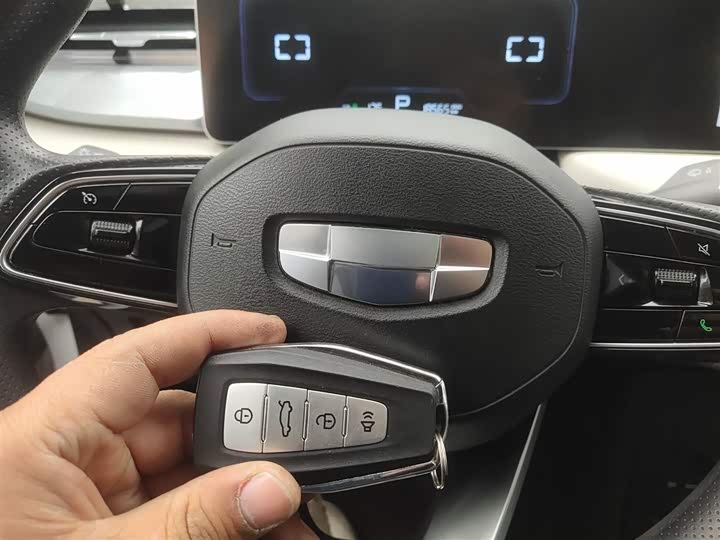 Фото 9 - Geely Geometry E Firefly