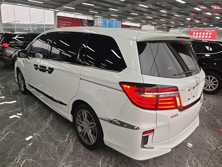 Фото 5 - Honda Elysion