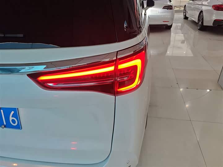 Фото 8 - Buick GL8 ES