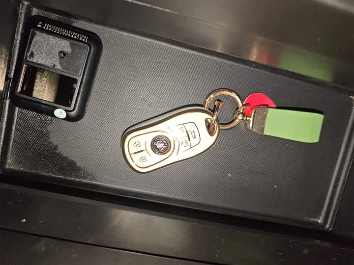 Фото 9 - Buick GL8 ES