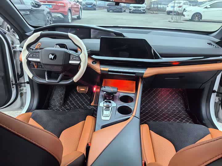 Фото 8 - Changan UNI-V