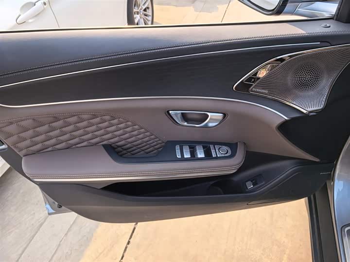 Фото 9 - BYD Han