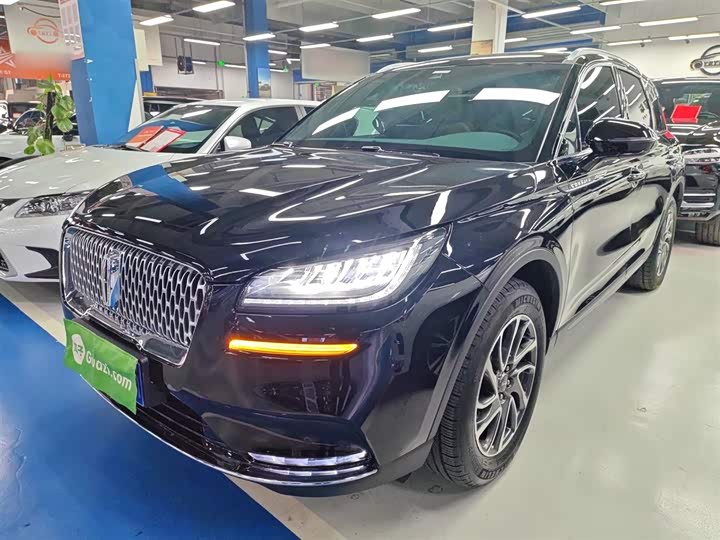 Фото 2 - Lincoln Corsair