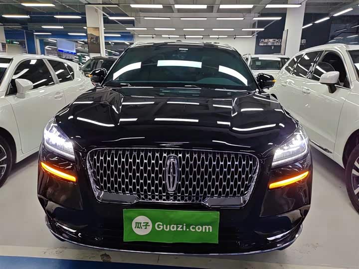 Фото 3 - Lincoln Corsair