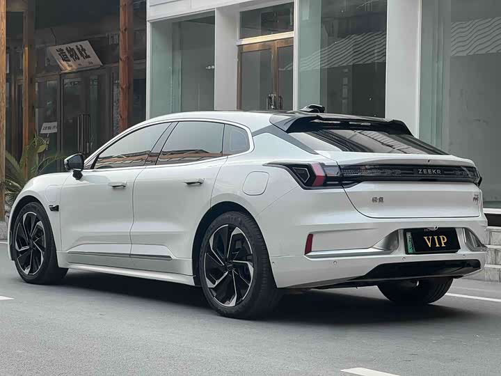 Фото 7 - Zeekr 001
