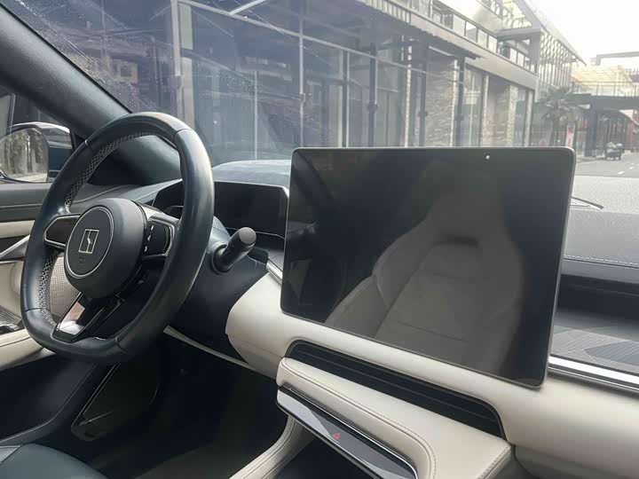 Фото 9 - Zeekr 001