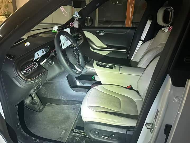 Фото 9 - Smart #1