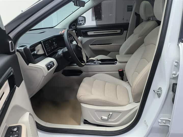 Фото 9 - Geely Icon