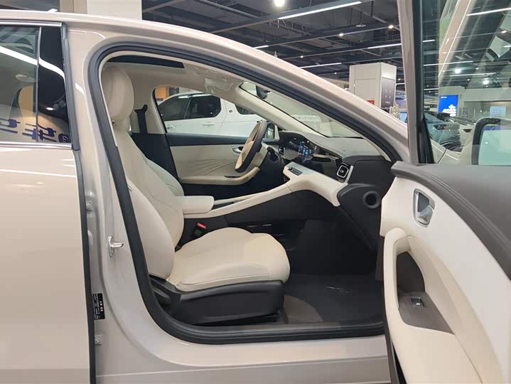 Фото 8 - Roewe D7