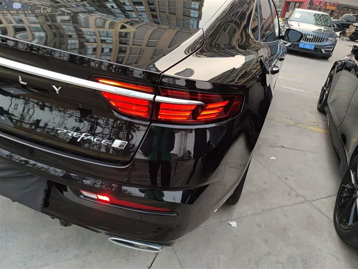 Фото 8 - Geely Preface