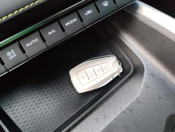 Фото 9 - Geely Preface