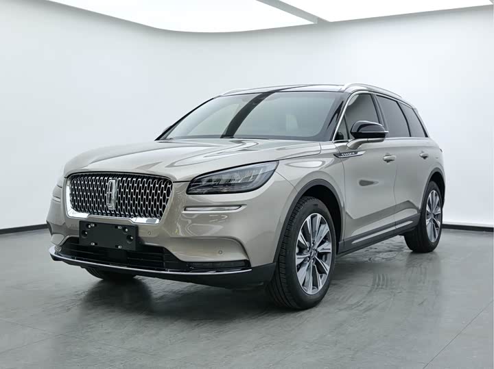 Фото 1 - Lincoln Corsair