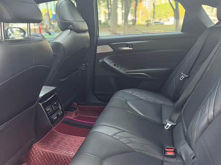 Фото 9 - Toyota Avalon