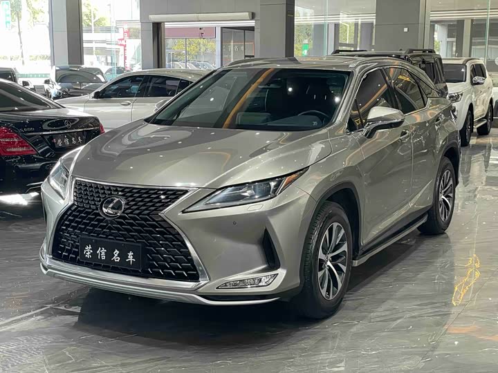 Фото 1 - Lexus RX