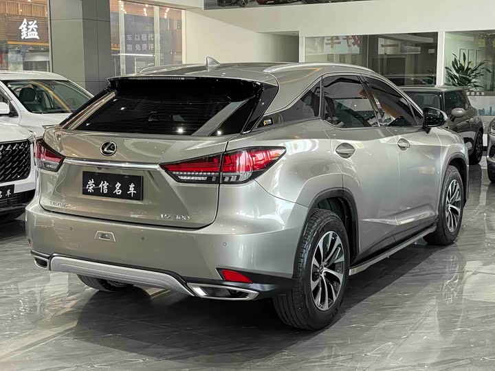 Фото 4 - Lexus RX