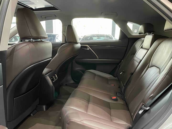 Фото 9 - Lexus RX