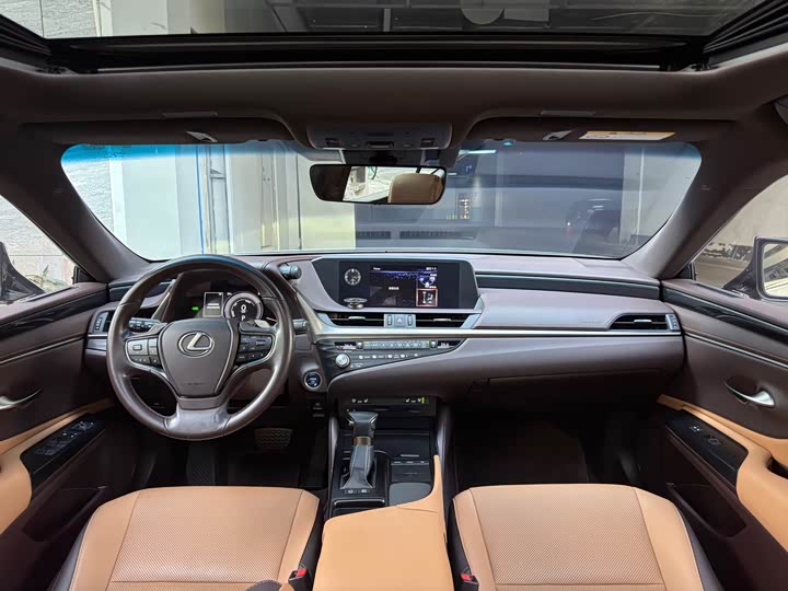 Фото 6 - Lexus ES