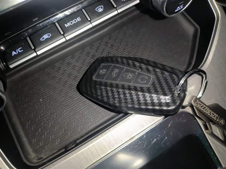 Фото 9 - Geely Coolray