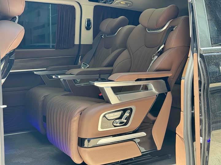 Фото 5 - Mercedes-Benz V-Class