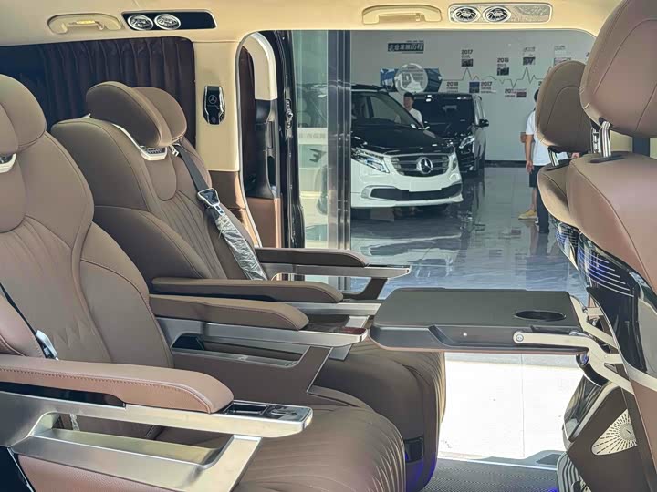 Фото 8 - Mercedes-Benz V-Class