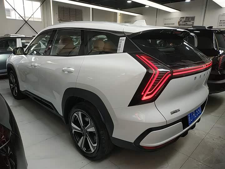 Фото 5 - Geely Atlas L