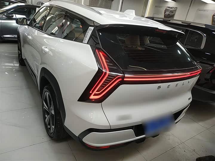 Фото 6 - Geely Atlas L