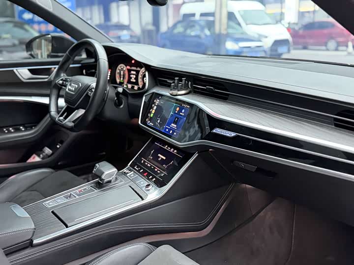 Фото 4 - Audi A6L