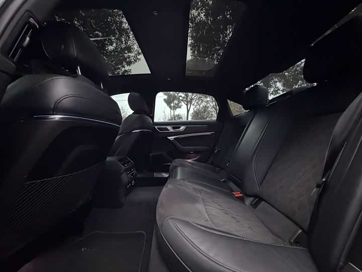 Фото 6 - Audi A6L