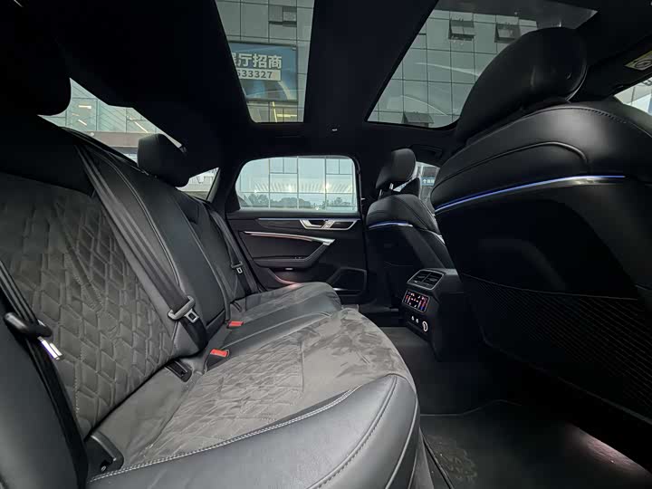 Фото 7 - Audi A6L