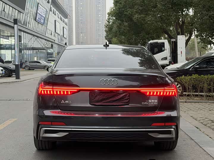 Фото 8 - Audi A6L