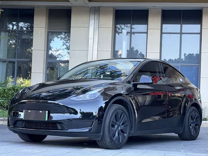 Фото 1 - Tesla Model Y