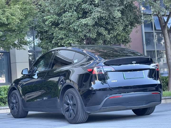 Фото 8 - Tesla Model Y