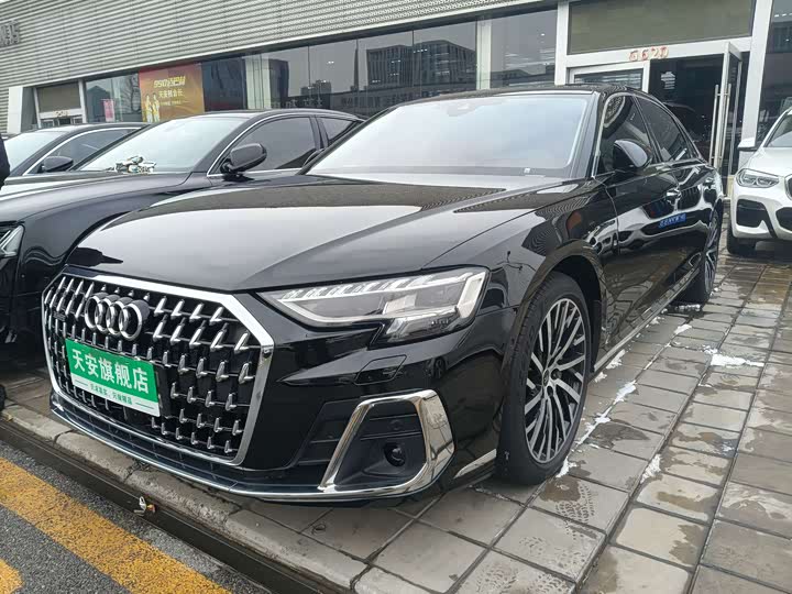 Фото 1 - Audi A8