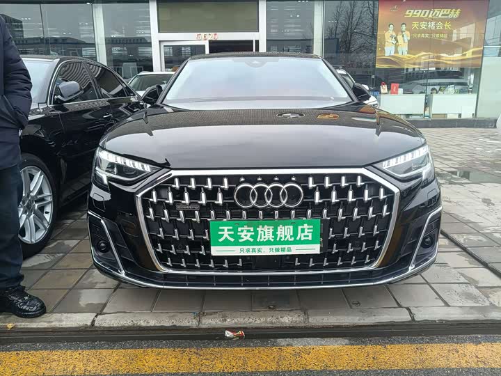 Фото 2 - Audi A8