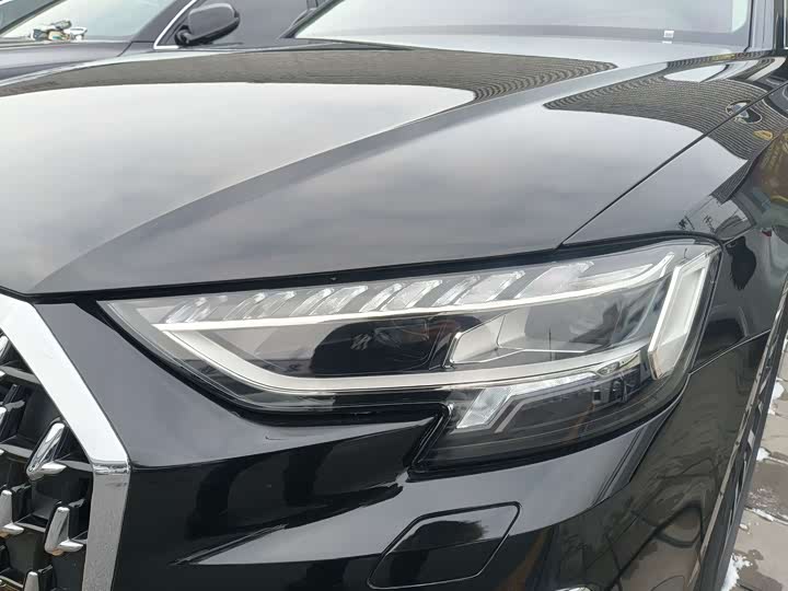 Фото 4 - Audi A8