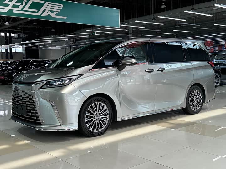 Фото 1 - Lexus LM