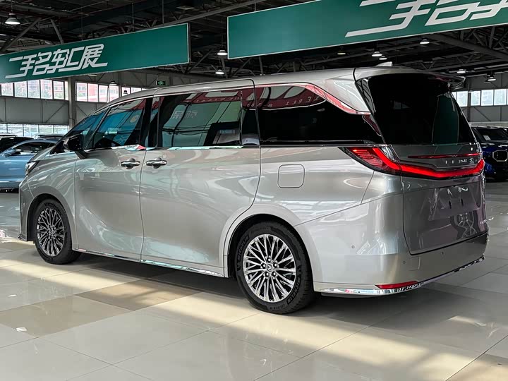 Фото 4 - Lexus LM