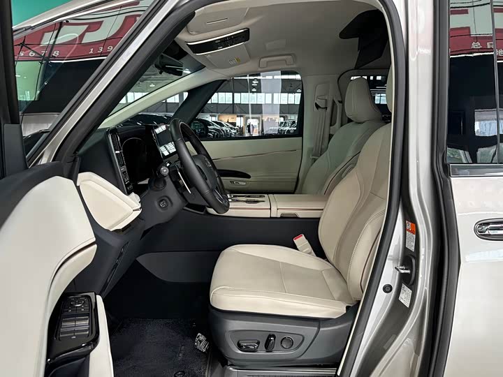 Фото 7 - Lexus LM