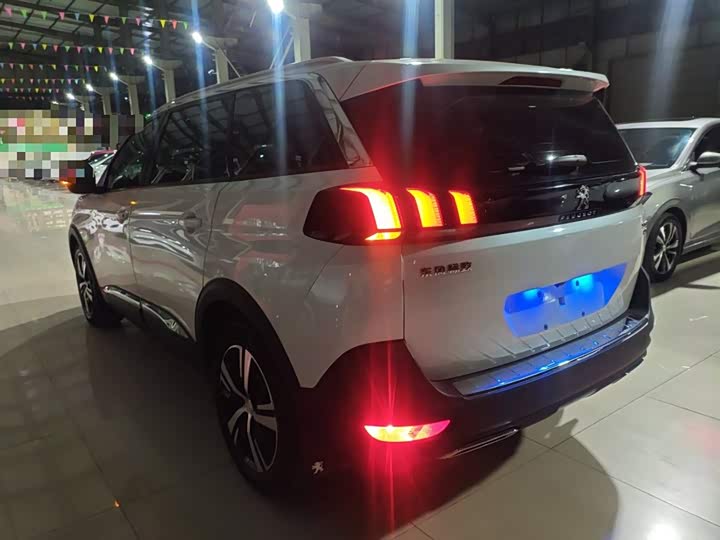 Фото 5 - Peugeot 5008