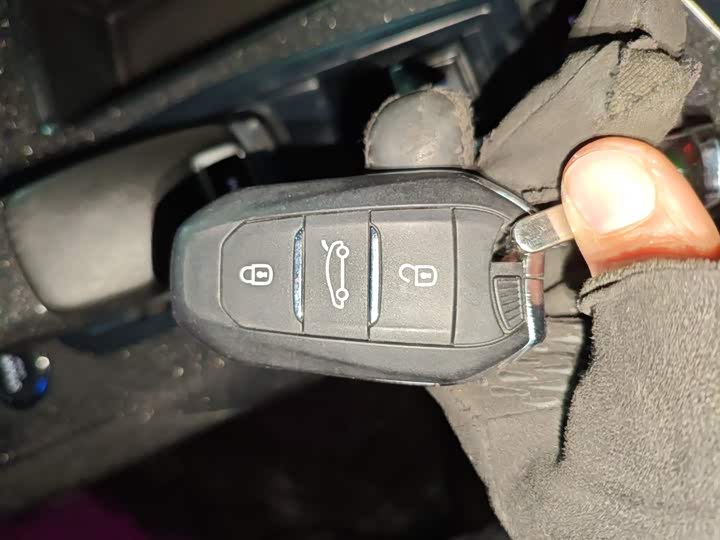 Фото 9 - Peugeot 5008