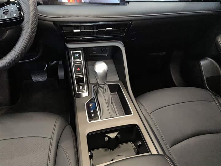 Фото 6 - Roewe i5