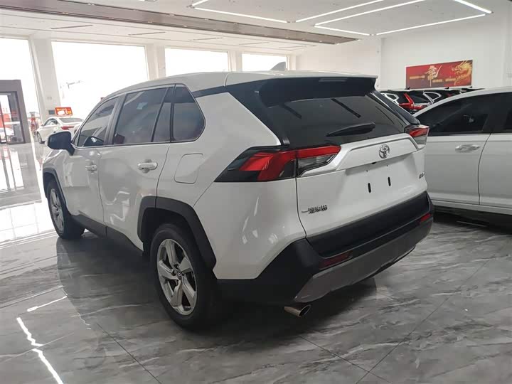 Фото 5 - Toyota RAV4