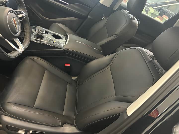 Фото 5 - Hongqi HS3 Hybrid