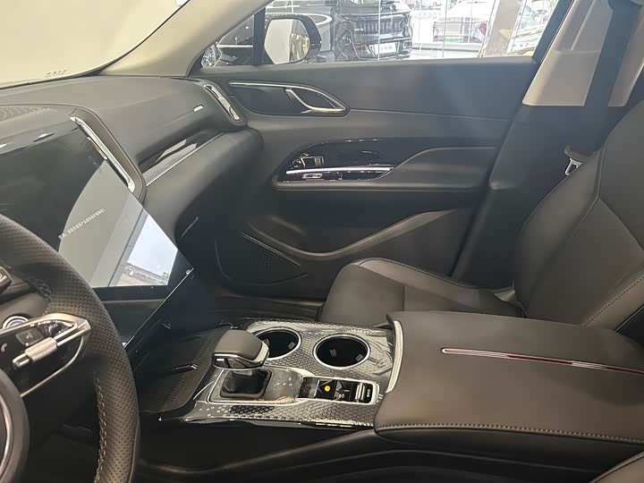 Фото 6 - Hongqi HS3 Hybrid