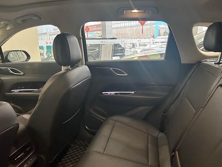 Фото 7 - Hongqi HS3 Hybrid