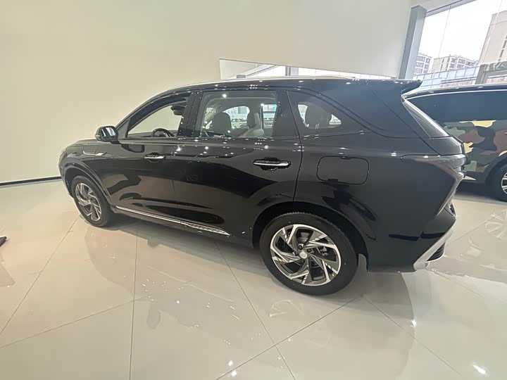 Фото 9 - Hongqi HS3 Hybrid