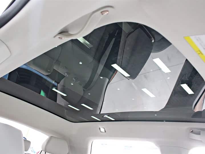 Фото 8 - Zeekr X