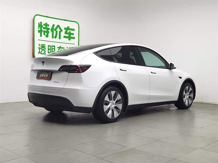 Фото 2 - Tesla Model Y