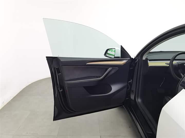 Фото 8 - Tesla Model Y